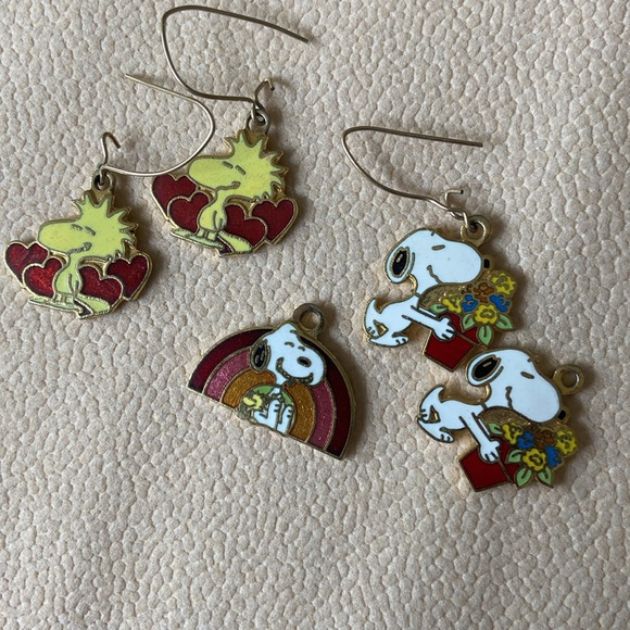 Aviva Vintage Snoopy and Woodstock - Metallic Rainbow Charm Enamel Cloisonne - Picture 2 of 3